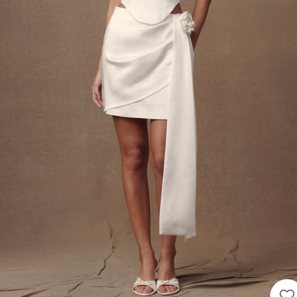 MESHKI Margot Rose White Mini Skirt - Size Medium - NWT Bridal Event/Reception
